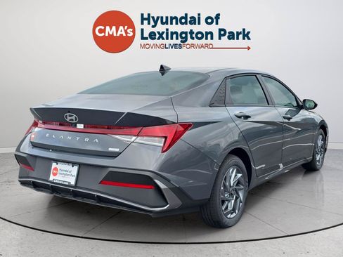 Certified 2025 Hyundai Elantra Hybrid FWD image 7