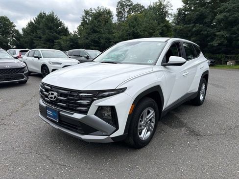 Certified 2025 Hyundai Tucson SE AWD/4WD image 1
