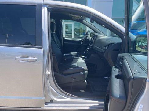 Used 2019 Dodge Grand Caravan GT FWD image 31
