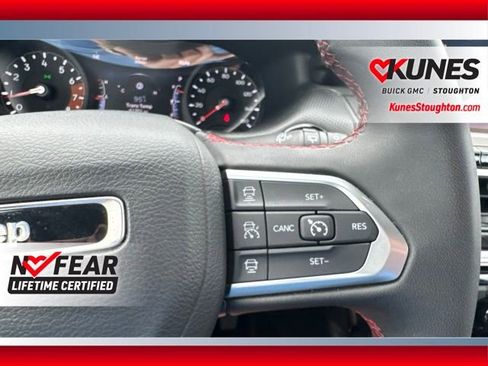 Used 2025 Jeep Compass Trailhawk AWD/4WD image 23