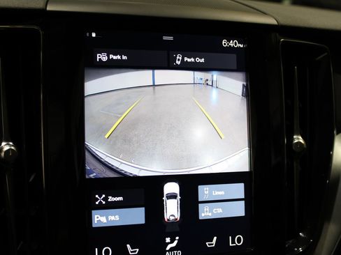 Used 2018 Volvo XC60 T6 Momentum w/ Convenience Package AWD/4WD image 30