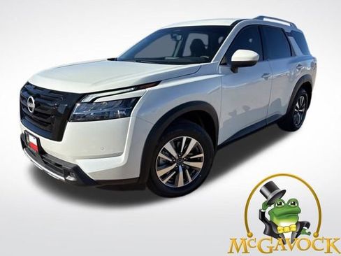 Used 2023 Nissan Pathfinder SL w/ Black Appearance Package image 1