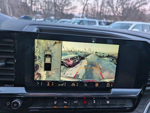 Used 2024 GMC Sierra 2500 SLT w/ SLT Premium Package image 23