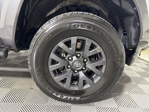 Certified 2023 Toyota Tacoma SR5 AWD/4WD image 12