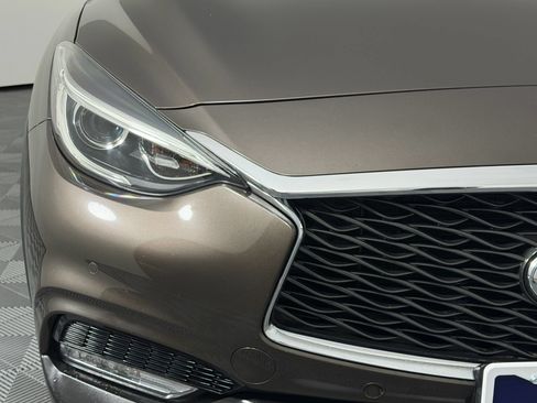 Used 2017 INFINITI QX30 Premium w/ Navigation Package AWD/4WD image 4