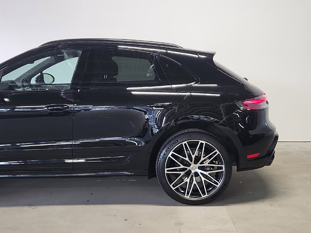 Certified 2026 Porsche Macan AWD/4WD image 7