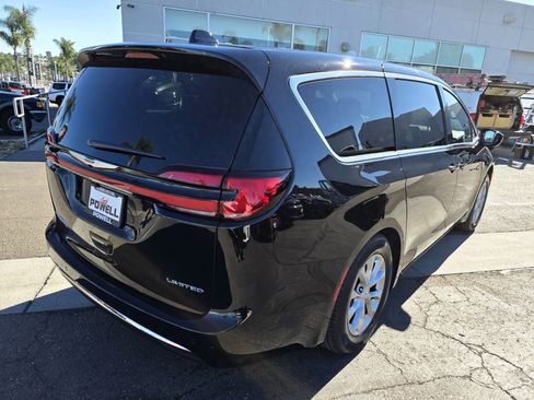 New 2026 Chrysler Pacifica Limited image 5