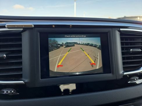 Used 2018 Chrysler Pacifica Touring-L image 27