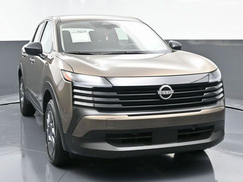 Used 2025 Nissan Kicks S image 4