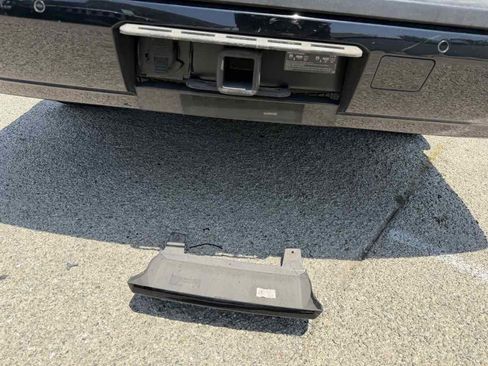 Used 2018 Chevrolet Suburban LS RWD image 33