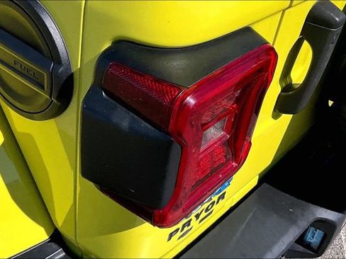 Used 2022 Jeep Wrangler Unlimited Sahara image 23