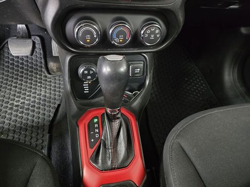 Used 2016 Jeep Renegade Trailhawk image 20