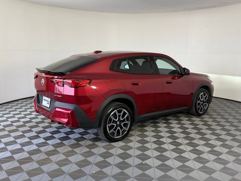 Used 2025 BMW X2 xDrive28i AWD/4WD image 9