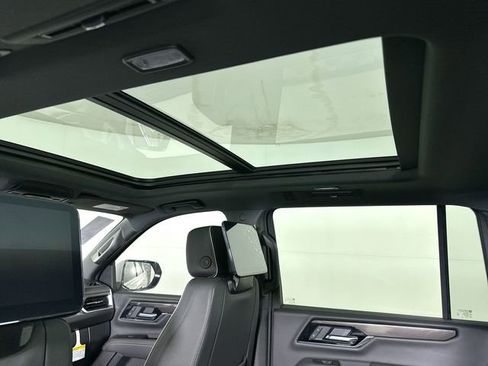 New 2026 GMC Yukon XL Elevation w/ Elevation Premium Package AWD/4WD image 19