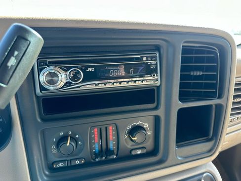 Used 2003 Chevrolet Suburban LS w/ LS Preferred Equipment Group RWD image 36