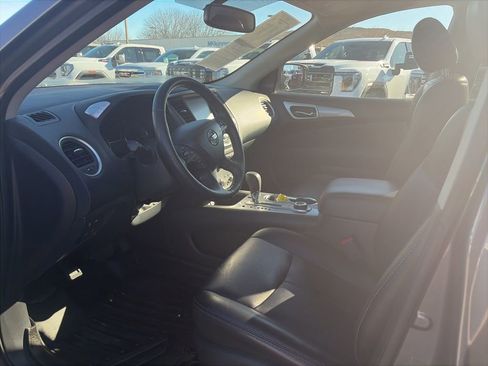 Used 2019 Nissan Pathfinder SL image 12