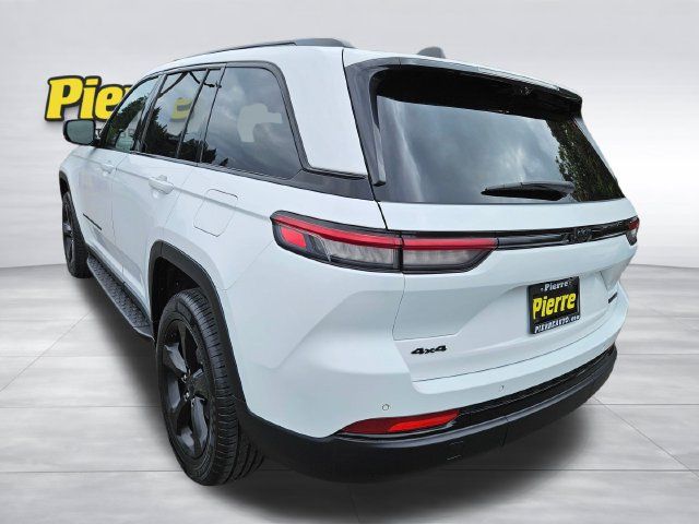 Used 2024 Jeep Grand Cherokee Limited w/ Luxury Tech Group II AWD/4WD image 3