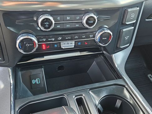 Used 2023 Ford F150 Lariat w/ Trailer Tow Package image 29