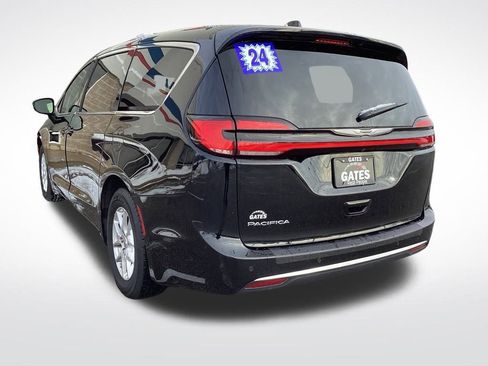 Used 2024 Chrysler Pacifica Touring-L image 9