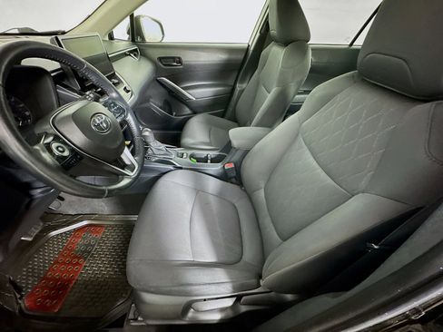 Used 2023 Toyota Corolla Cross LE w/ Moonroof Package AWD/4WD image 19