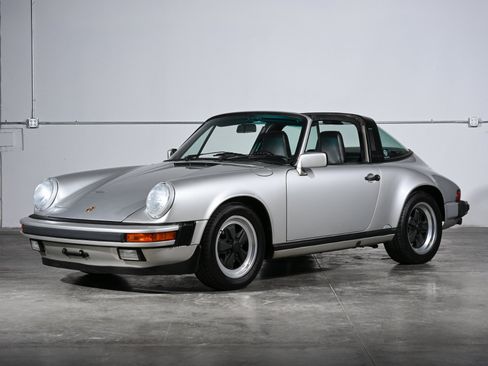 Used 1988 Porsche 911 Carrera RWD image 2