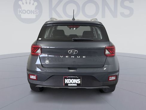 Used 2023 Hyundai Venue SEL FWD image 5