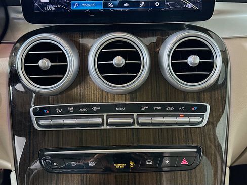 Used 2022 Mercedes-Benz GLC 300 w/ Multimedia Package Lite image 24