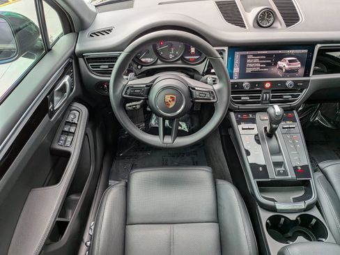 Used 2025 Porsche Macan image 16