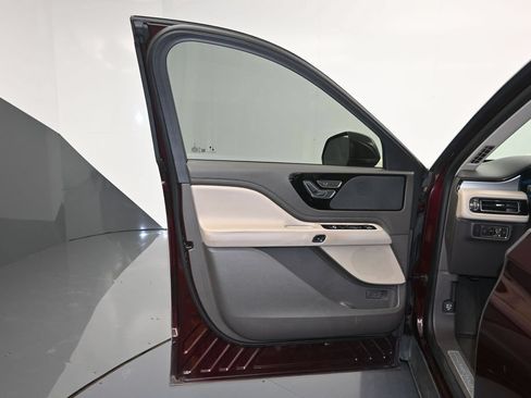 Used 2020 Lincoln Aviator 2WD w/ Class IV Trailer Tow Package image 10