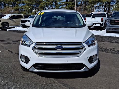 Used 2019 Ford Escape SE image 2