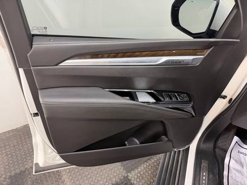 Used 2025 Cadillac Escalade Sport Platinum w/ LPO, Floor Liner Package AWD/4WD image 17