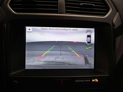 Used 2019 Ford Explorer XLT w/ Equipment Group 202A AWD/4WD image 14