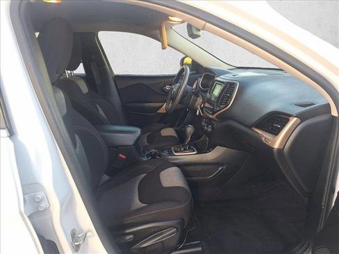 Used 2018 Jeep Cherokee Latitude image 19