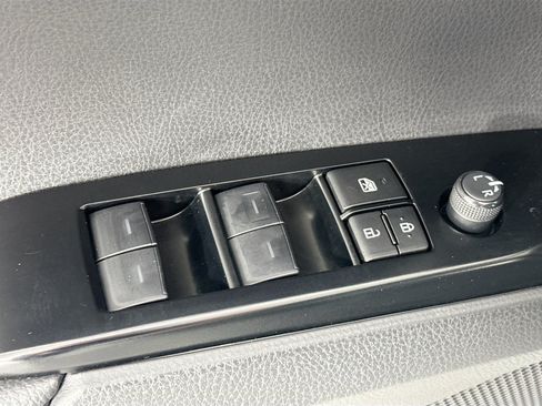 Used 2025 Toyota Camry XSE FWD image 17