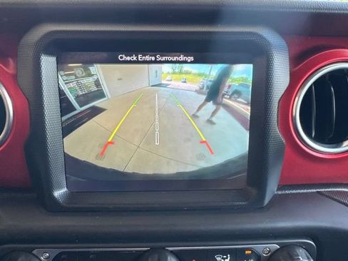 Used 2019 Jeep Wrangler Unlimited Rubicon w/ Dual Top Group AWD/4WD image 19