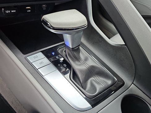 Used 2024 Hyundai Elantra SE image 15