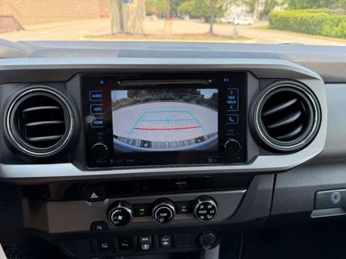 Used 2018 Toyota Tacoma SR5 RWD image 26