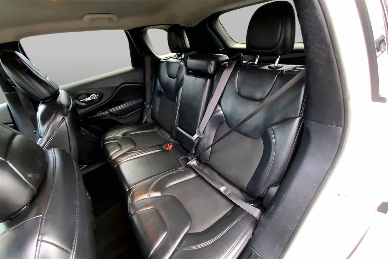 Used 2020 Jeep Cherokee Latitude Plus FWD image 17