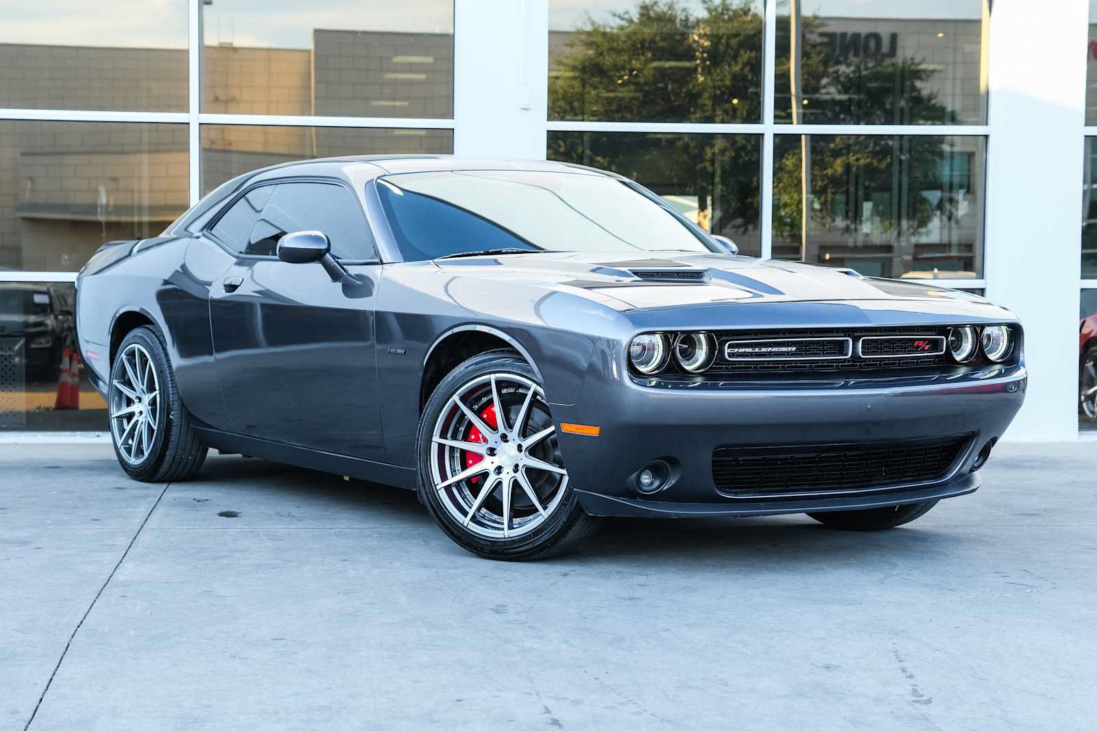 Used 2016 Dodge Challenger R/T w/ Driver Convenience Group RWD image 8