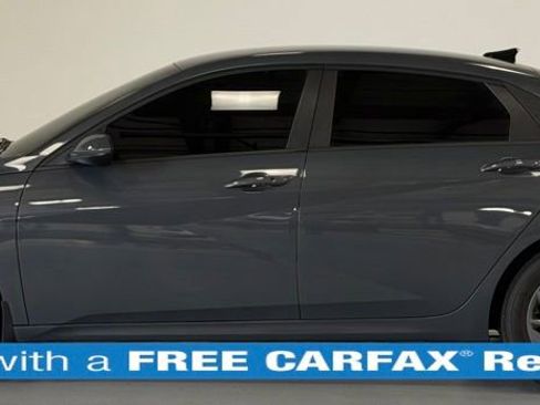 Used 2024 Hyundai Elantra SEL image 2