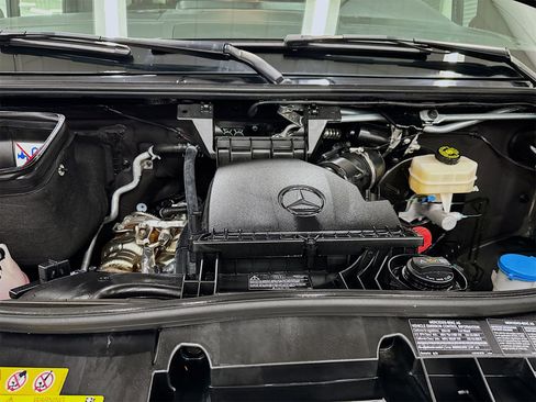 Used 2024 Mercedes-Benz Sprinter 2500 image 32