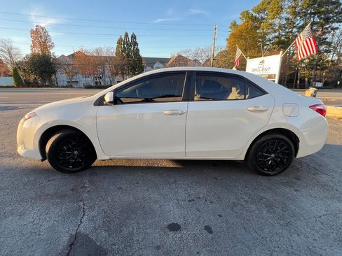 Used 2018 Toyota Corolla LE image 5