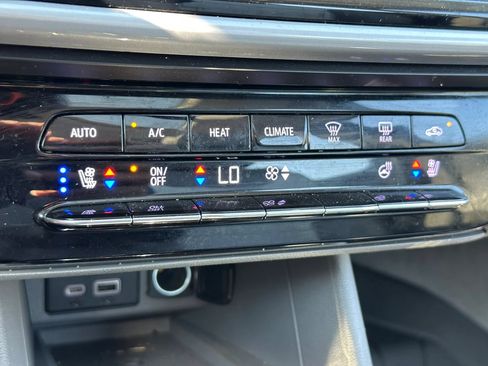 Used 2022 Chevrolet Bolt EUV Premier w/ Sun & Sound Package FWD image 34
