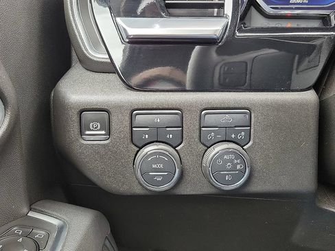 Used 2025 Chevrolet Silverado 2500 LT w/ Convenience Package AWD/4WD image 14