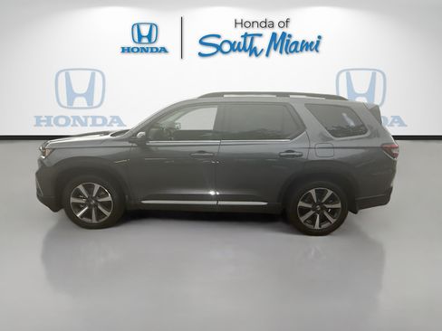 Certified 2025 Honda Pilot Touring image 4