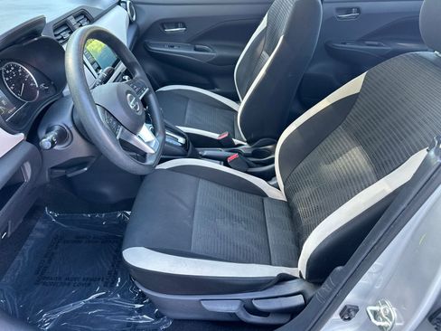 Used 2021 Nissan Versa SV FWD image 9