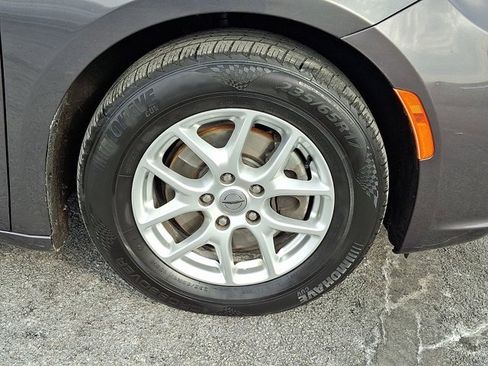 Certified 2022 Chrysler Pacifica Touring-L image 12