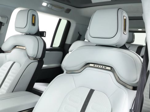 Used 2024 Rivian R1S Adventure AWD/4WD image 18