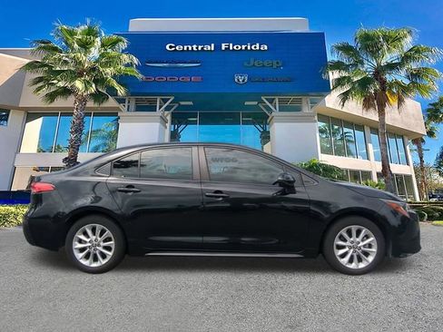 Used 2022 Toyota Corolla LE w/ LE Convenience Package FWD image 4