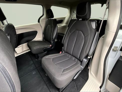 Used 2024 Chrysler Voyager LX image 23